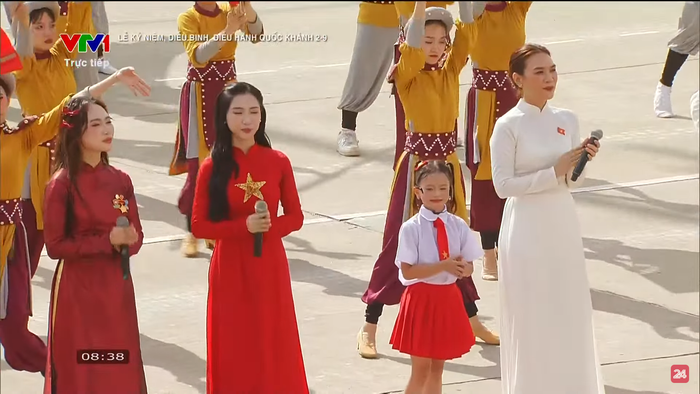 Bài hát của nam ca sĩ trẻ được diễn tại lễ diễu binh, diễu hành A80, dân mạng nức lòng vì ca từ quá đẹp Ảnh 4