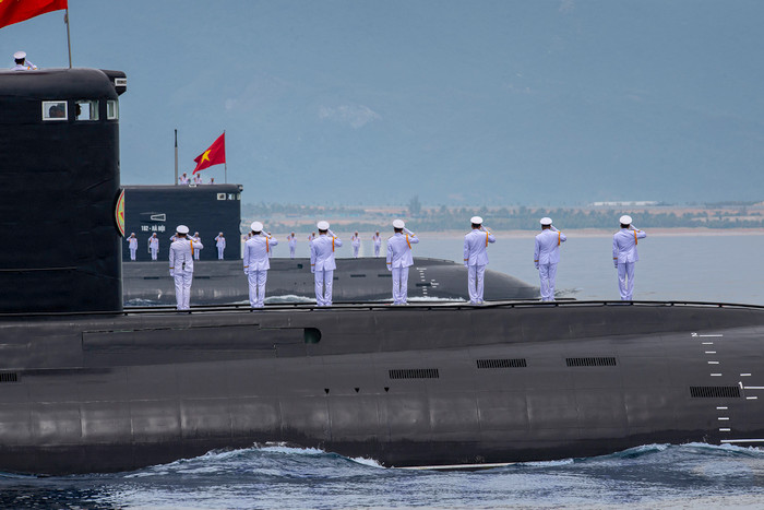 Biên đội tàu ngầm Kilo 636 rời bến làm nhiệm vụ