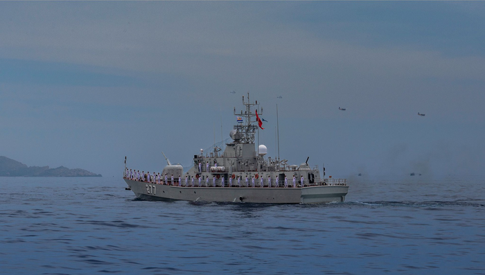 Tàu pháo dạng TT-400TP có thể hoạt động được 30 ngày đêm trên biển, với tầm hoạt động khoảng 2.200 hải lý. Tàu được trang bị một số vũ khí hiện đại có thể tiêu diệt các mục tiêu trên biển, trên không, trên bờ của địch và làm nhiệm vụ tuần tiễu.