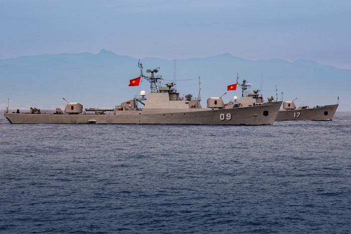 Biên đội tàu hộ vệ chống ngầm lớp 159 rời bến làm nhiệm vụ