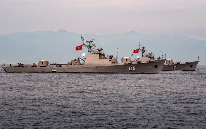 Tàu hộ vệ chống ngầm lớp 159, là loại tàu có khả năng cơ động và sức mạnh hỏa lực lớn, như: Pháo AK726, giàn phóng ngư lôi, giàn phóng bom phản lực... Tàu có lượng giãn nước lớn, vận tốc lớn nhất đạt 24 hl/h; tàu có thể độc lập hoặc hiệp đồng tác chiến với các lực lượng; được sử dụng để tìm kiếm, tiêu diệt tàu ngầm và các mục tiêu ngầm của đối phương; chống ngầm cho tàu mặt nước, tàu ngầm.