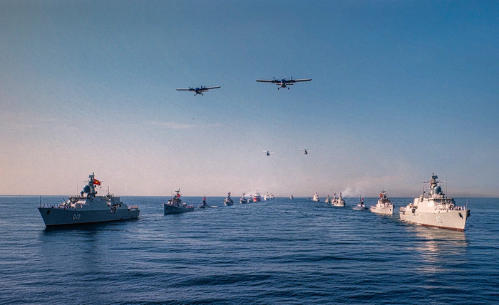 Máy bay DHC6-Mắt thần trên biển của Không quân Hải quân là loại máy bay có tính cơ động cao, cất và hạ cánh trên mặt nước. DHC-6 được sử dụng để thực hiện nhiệm vụ trinh sát, tuần thám, cấp cứu y tế khẩn cấp và tìm kiếm, cứu nạn trên biển.