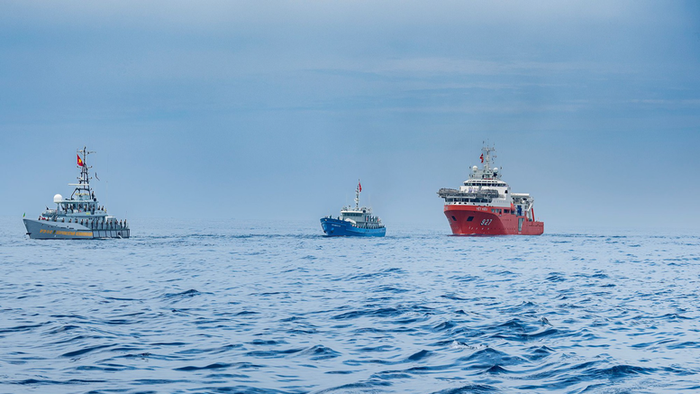 Biên đội tàu tìm kiếm cứu hộ đa năng, biên đội tàu bổ trợ và nhiều trang bị của các lực lượng vũ trang trên biển tham gia diễu binh.