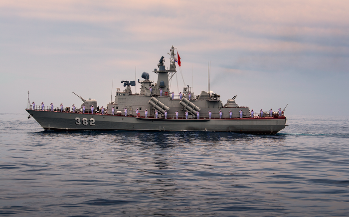 Tàu tên lửa tấn công nhanh 1241.8 là loại tàu có tốc độ cao, được mệnh danh là tàu 'tia chớp'; có vận tốc lớn nhất 43 hl/h, được trang bị vũ khí hiện đại, hỏa lực mạnh, như tên lửa, pháo tự động, pháo phòng không và hệ thống ra đa hiện đại, có khả năng theo dõi đồng thời 15 mục tiêu, khóa 3-5 mục tiêu cùng lúc; được sử dụng để tiêu diệt các mục tiêu di chuyển và cố định trên biển của đối phương.