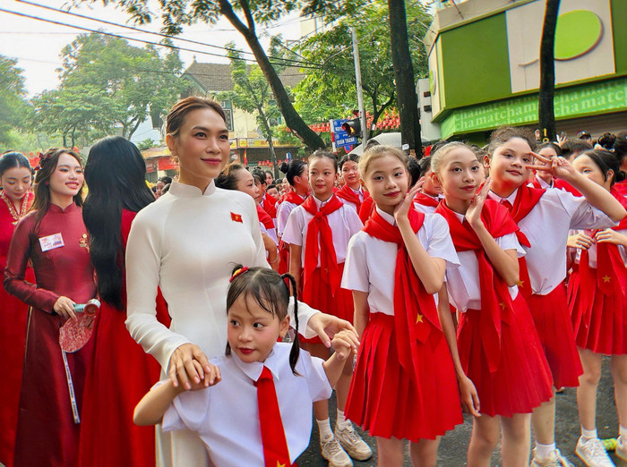 Mỹ Tâm tuyệt đối tinh tế khi biểu diễn tại Quảng trường Ba Đình Ảnh 5