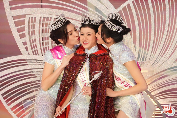 Tân hoa hậu sở hữu chiều cao khiêm tốn 1m60 nhưng vóc dáng cân đối. (Ảnh HK01)