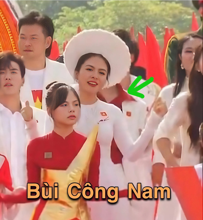 Bùi Công Nam hài hước chia sẻ khoảnh khắc được lên sóng truyền hình trực tiếp nhưng vô tình bị Vân Trang che mất.
