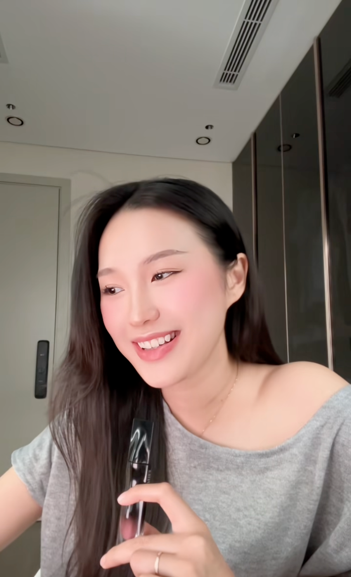 Nhan sắc xinh đẹp của vợ Đoàn Văn Hậu. (Ảnh: chụp màn hình)