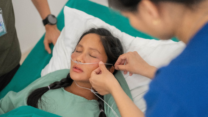 H'Hen Niê chia sẻ khoảnh khắc sinh con đầu lòng. (Ảnh FBNV)