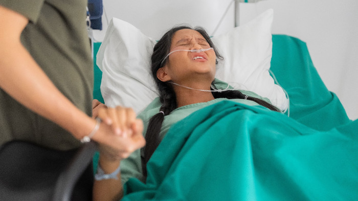 Nàng hậu trải qua cơn đau gò khi chuyển dạ sinh con. (Ảnh FBNV)