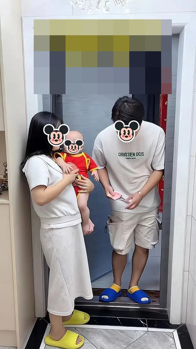 Đến đưa tiền nuôi con sau ly hôn, người đàn ông lập tức rời đi sau câu nói của vợ cũ Ảnh 1