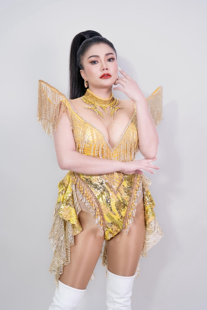 Nữ ca sĩ Dokmai Pennapa Somsuk.