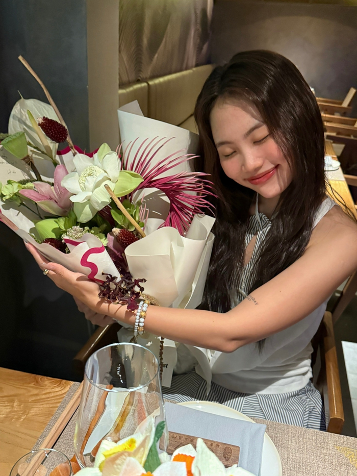 Phương Mỹ Chi đã chính thức công bố tin vui ở tuổi 22 trên nhóm chat với fan. (Ảnh: FBNV)