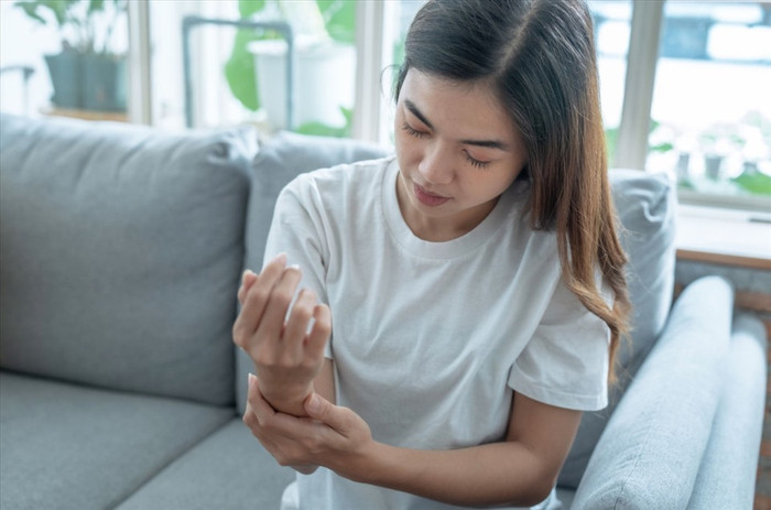 Những dấu hiệu trên cơ thể báo hiệu rằng bạn đang ăn thừa muối Ảnh 5