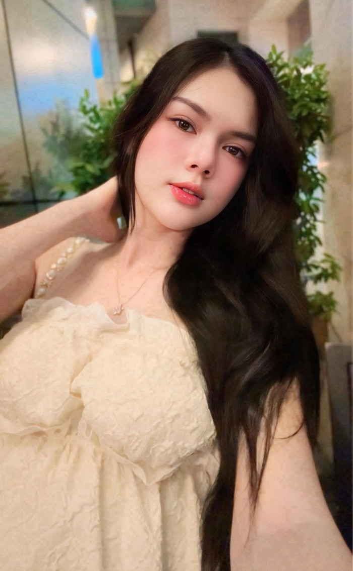 Sau khi chia tay, tình trạng của Ngọc Trinh được thể hiện khá rõ qua những chia sẻ lẫn cách tập trung cho công việc. Ảnh: FBNV