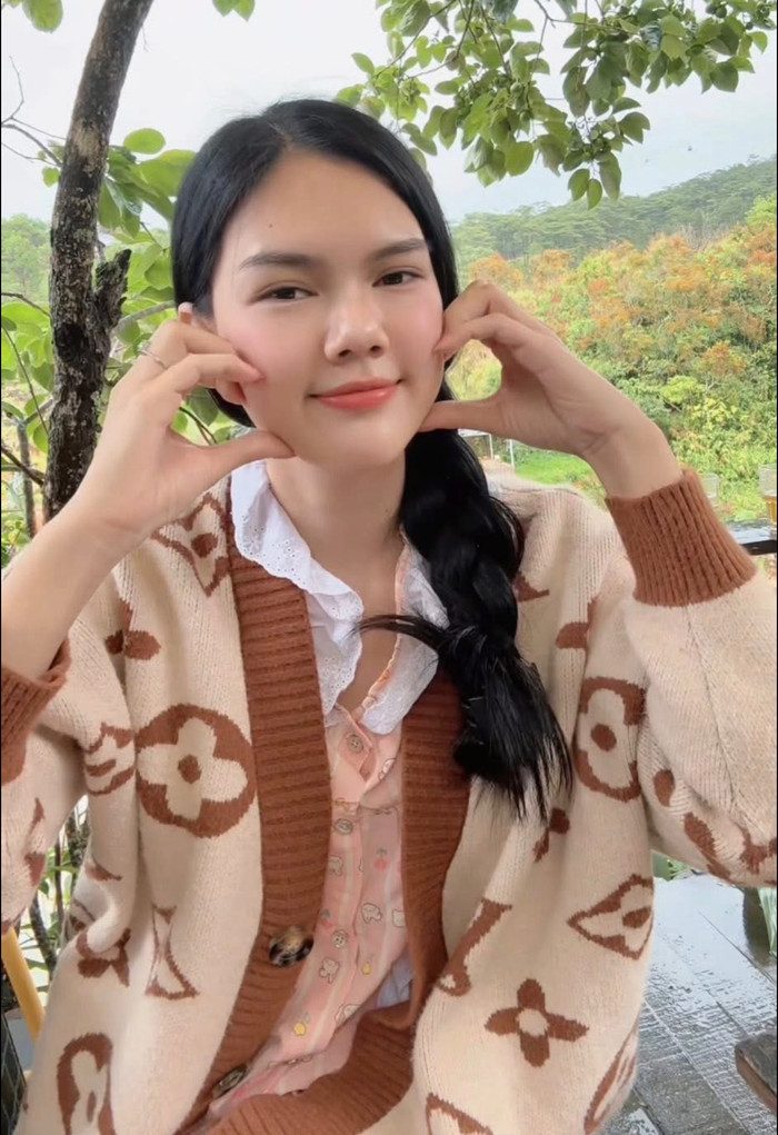 Lê Ngọc Trinh đã vui vẻ và tập trung cho sự nghiệp. Ảnh: FBNV