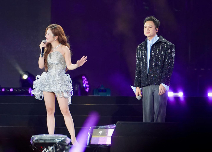 Sự góp giọng của Phan Mạnh Quỳnh thổi hồn vào sự mới mẻ của Em Gái Mưa. (Ảnh: FBNV) 