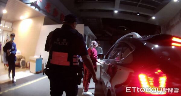 Người phụ nữ bị rắn độc cắn rơi vào hôn mê, thoát chết nhờ người đặc biệt Ảnh 1