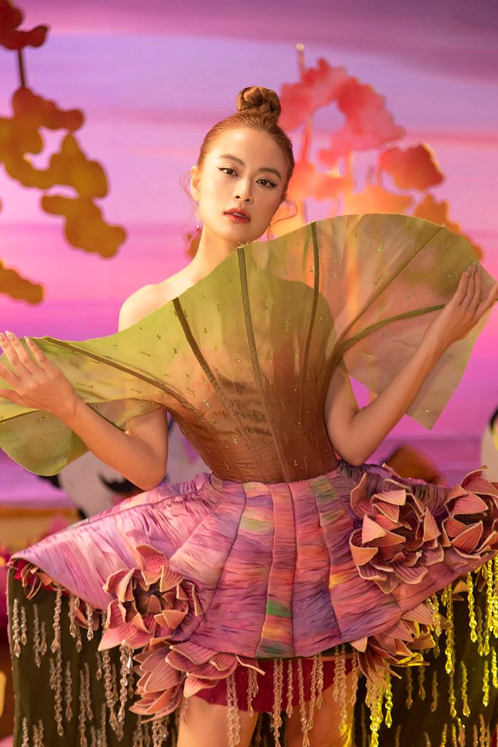 Sau Hoàng Thuỳ Linh, Hồ Hoài Anh tiếp tục thể hiện dấu ấn khi giúp Đức Phúc bước lên ngôi vị quán quân một cuộc thi quốc tế. (Ảnh: FBNV)