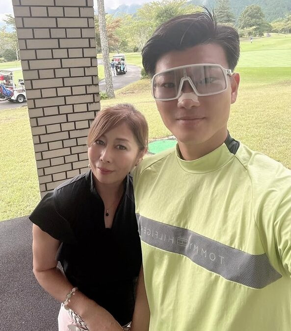 Chàng trai yêu thầm mẹ của bạn tiểu học, kết hôn sau nhiều năm gặp lại Ảnh 1