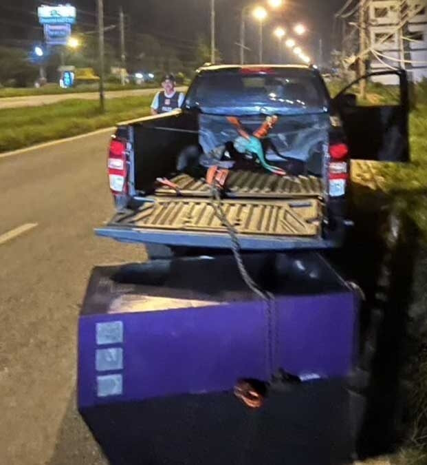 Vợ không cho tiền tiêu vặt, người đàn ông 'nhổ' luôn cây ATM trên đường Ảnh 2