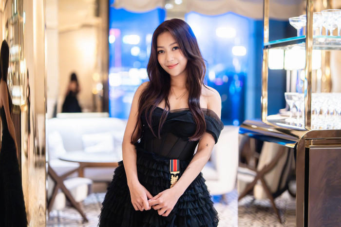 Nữ ca sĩ là con gái của đại gia nghìn tỷ gây xôn xao khi đi hát miễn phí tại nhà hàng Ảnh 1