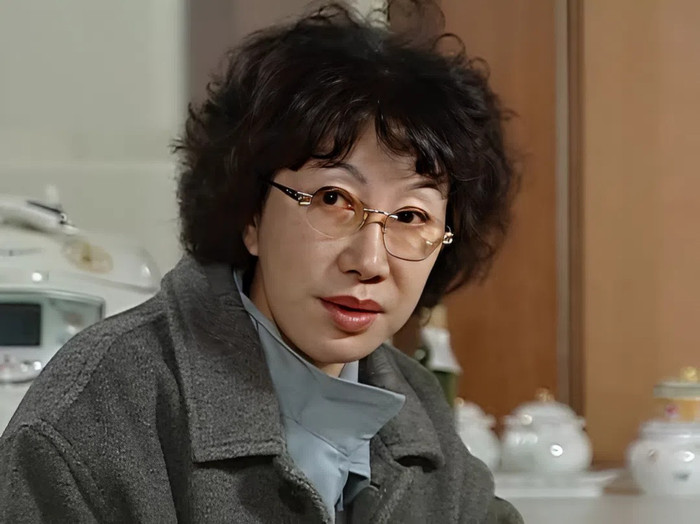 Hình ảnh của nữ diễn viên trong phim Gia Đình Là Số 1. (Ảnh KBizoom)