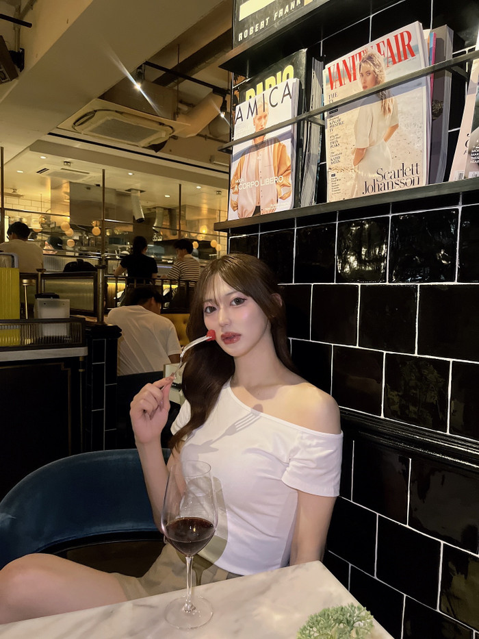 Cô gái nổi tiếng với thân hình nóng bỏng gây sốc khi thừa nhận quá khứ là một nam cầu thủ Ảnh 4