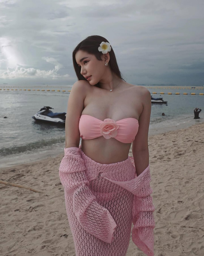 Trước đây Suphannee “Baby” Noinonthong thường xuyên đăng tải những hình ảnh, video khoe trọn thân hình gợi cảm. Ảnh: IGNV