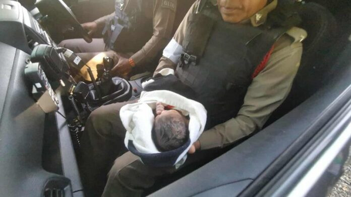 Phát hiện trẻ sơ sinh bị bỏ rơi ở bãi rác, người dân phẫn nộ truy tìm mẹ đứa bé Ảnh 3