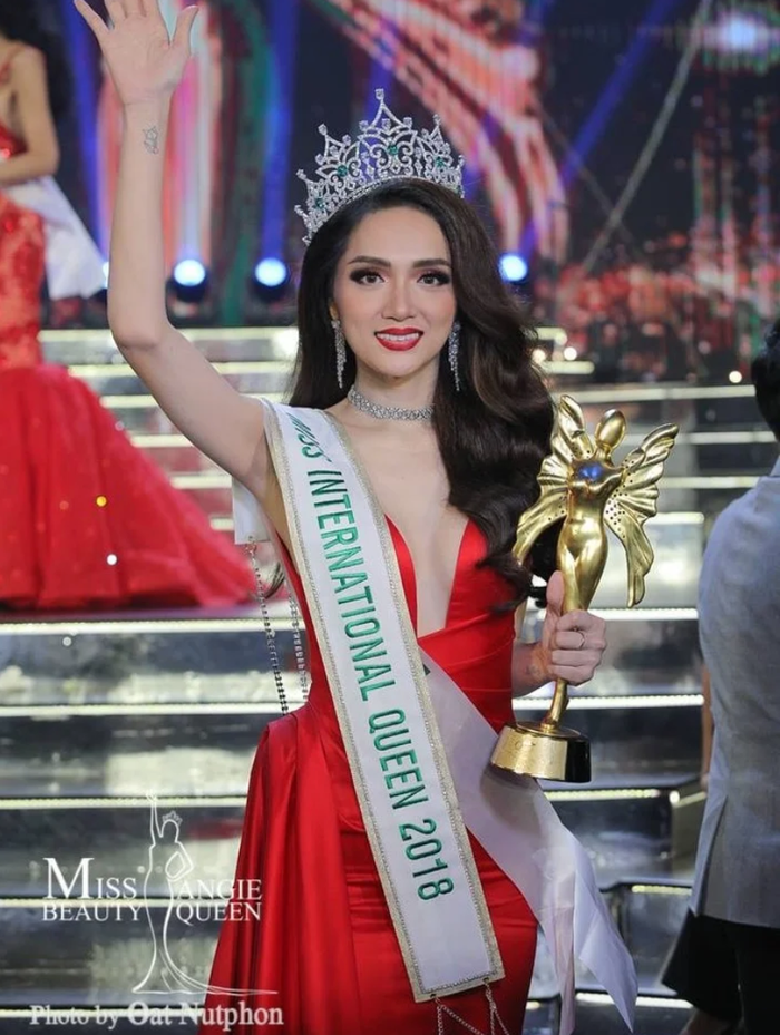 Hương Giang đã đăng quang Miss International Queen 2018 (Ảnh: Oat Nutphon).