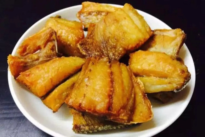 Khô cá dứa chiên, ăn cùng cơm trắng là món ngon khó cưỡng. (Ảnh minh họa)