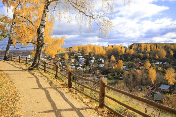 Làng Plyos - nơi họa sĩ Levitan vẽ bức tranh 'Mùa thu vàng'. Ảnh: Tropki.