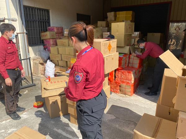 Ba đứa trẻ đốt pháo làm cháy rụi nhà hàng xóm, cha mẹ gánh chịu hậu quả Ảnh 3