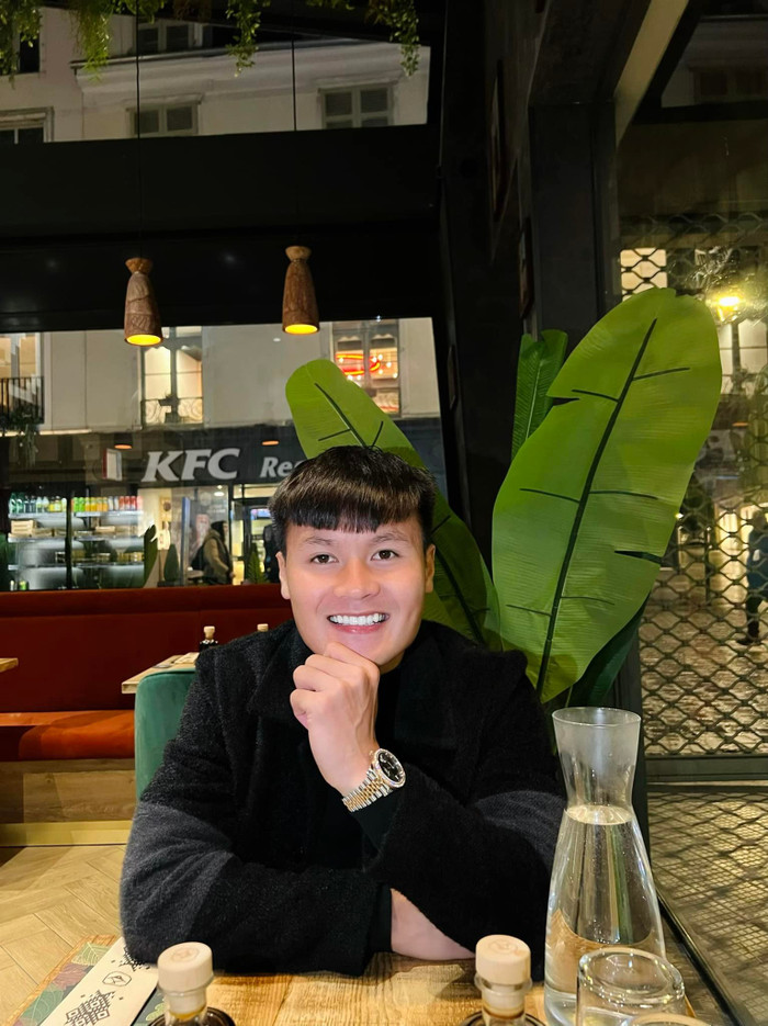 Chiếc Rolex Datejust Wimbledon nằm trong bộ sưu tập đồng hồ tiền tỷ của Quang Hải có giá trị hiện nay là 400 triệu đồng. (Ảnh: FBNV)