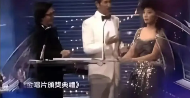 Nữ danh ca giải nghệ khi đang trên đỉnh cao, dành phần đời còn lại để làm từ thiện Ảnh 3