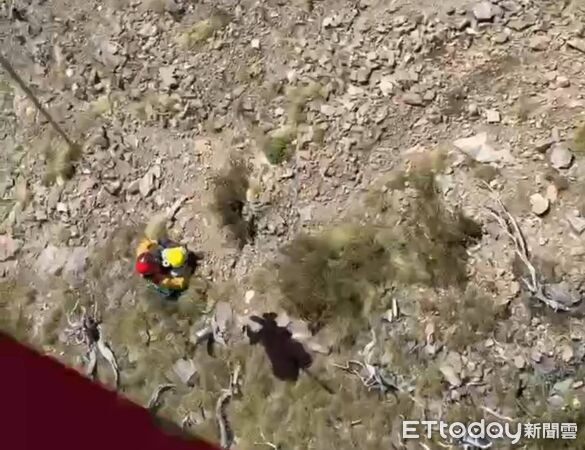 Leo núi một mình, người phụ nữ gặp sự cố kinh hoàng phải nhờ trực thăng giải cứu Ảnh 1