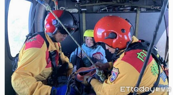 Leo núi một mình, người phụ nữ gặp sự cố kinh hoàng phải nhờ trực thăng giải cứu Ảnh 2