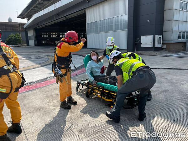 Leo núi một mình, người phụ nữ gặp sự cố kinh hoàng phải nhờ trực thăng giải cứu Ảnh 4