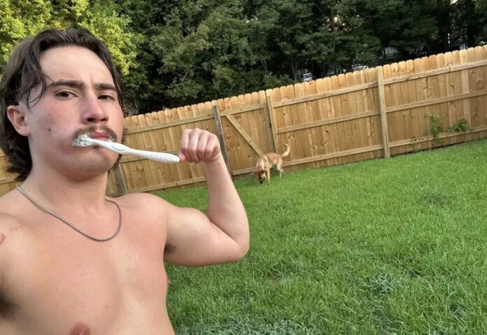 Thử ăn món ăn thối nhất thế giới, nam thanh niên nhận cái kết khó đỡ Ảnh 4