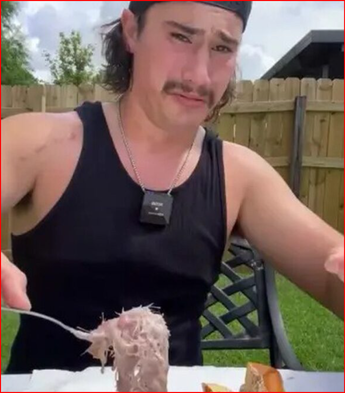 Thử ăn món ăn thối nhất thế giới, nam thanh niên nhận cái kết khó đỡ Ảnh 2