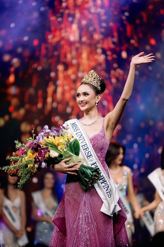 Ahtisa Manalo đăng quang Miss Universe Philippines 2025. Sắp tới, cô sẽ 'đối đầu' cùng Hương Giang tại cuộc thi Miss Universe. (Ảnh FBNV)