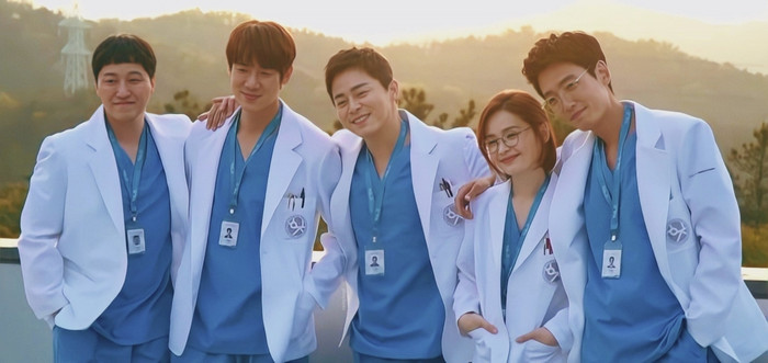 Hospital Playlist là một bộ phim không thiếu đi sự hài hước nhưng vẫn mang đến những giá trị nhân văn.