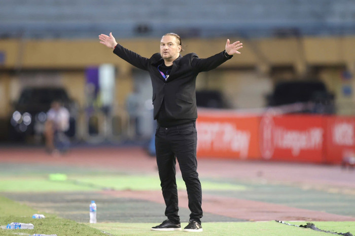 HLV Popov đã chứng tỏ được tài cầm quân khi giúp Thể Công Viettel thắng dễ trước Hà Tĩnh. Ảnh: Thể Công Viettel