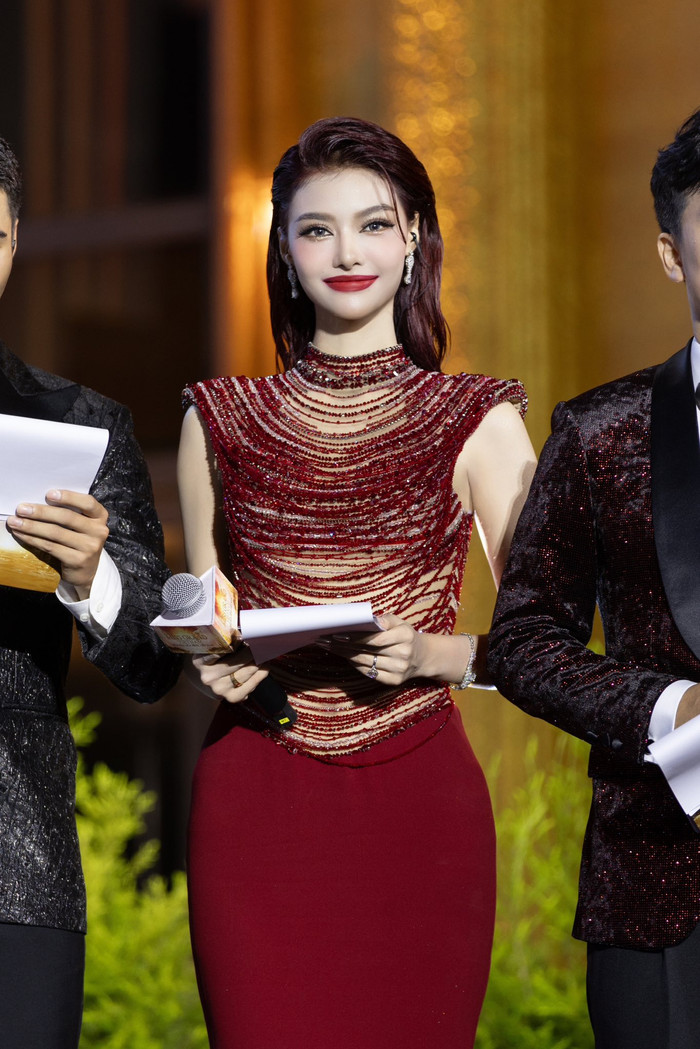 Á hậu Kiều Loan vô tình phải nhận về bình luận kém duyên khi chia sẻ chuyện học tập ở trên mạng xã hội. Ảnh: FBNV