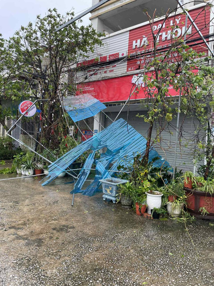 Cảnh tượng tan hoang tại Nghệ An. Ảnh do người dân cung cấp