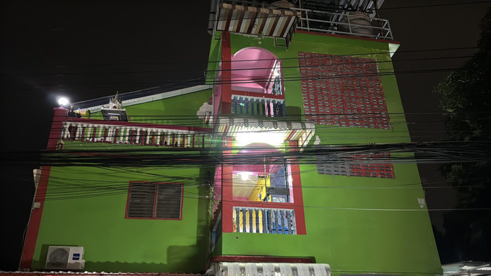 Cho trai đẹp thuê phòng trọ, chủ nhà sốc nặng sau khi mở cửa kiểm tra Ảnh 2