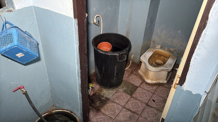 Cho trai đẹp thuê phòng trọ, chủ nhà sốc nặng sau khi mở cửa kiểm tra Ảnh 4