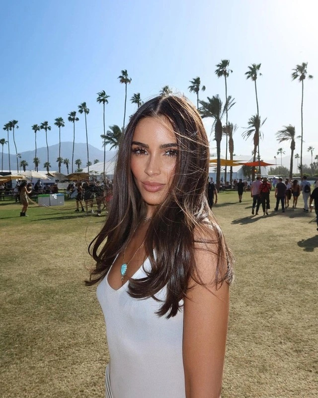 Hoa hậu Hoàn vũ Olivia Culpo cũng từng gặp rắc rối với hãng hàng không này về vấn đề trang phục. (Ảnh IGNV)