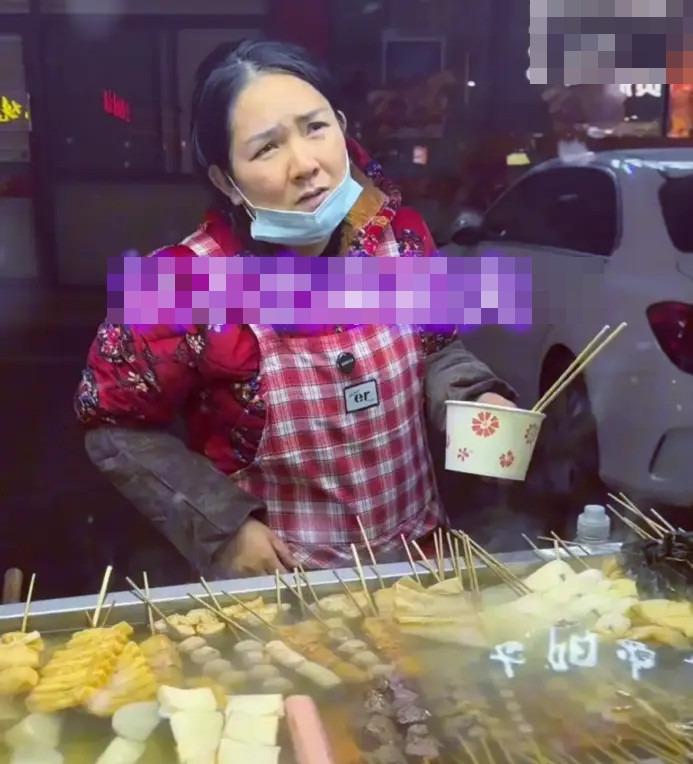 Gặp lại vợ cũ bán hàng rong sau 5 năm ly hôn, người đàn ông bật khóc khi nghe câu nói của cô Ảnh 3